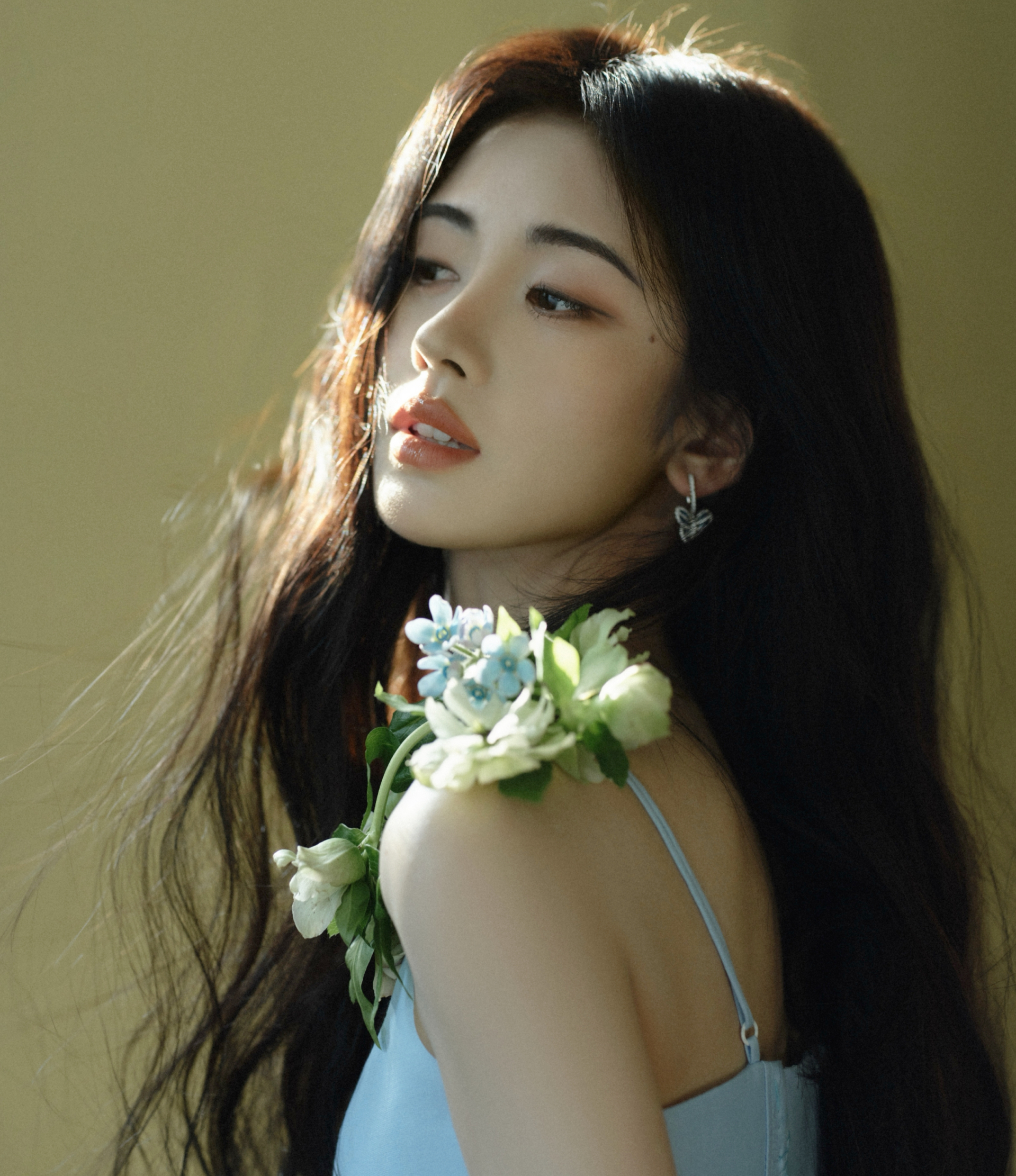 Cúc Tịnh Y nuôi sống nửa giới làm đẹp