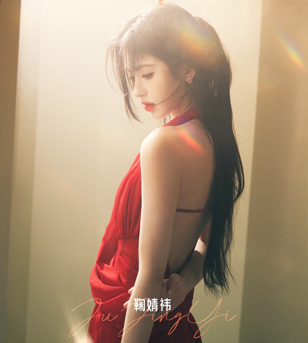 Nhiều blogger thời trang dựa vào Cúc Tịnh Y để thu hút người xem