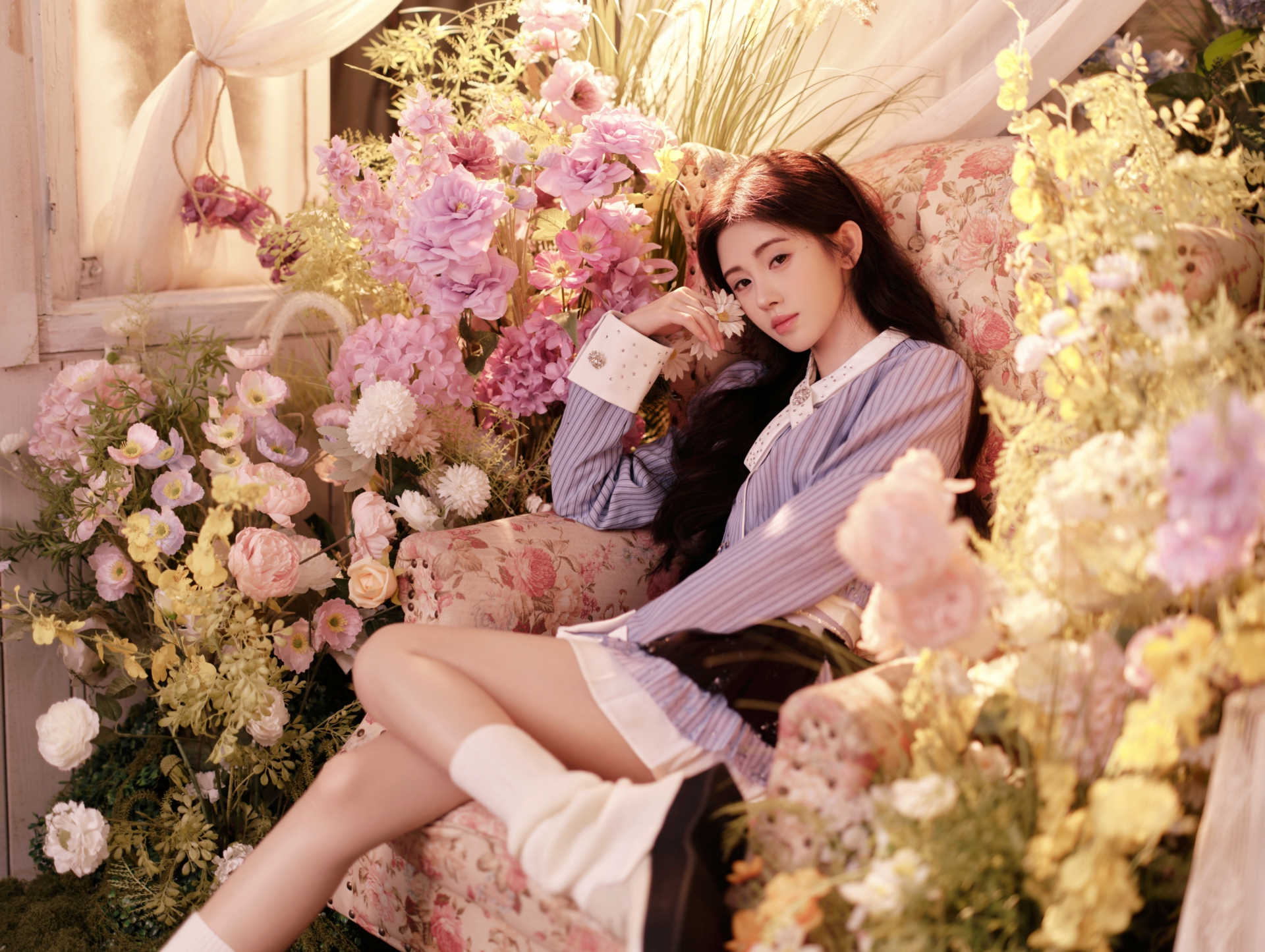 Với vai trò thần tượng, Cúc Tịnh Y là ngôi sao sáng giá nhất của Trung Quốc