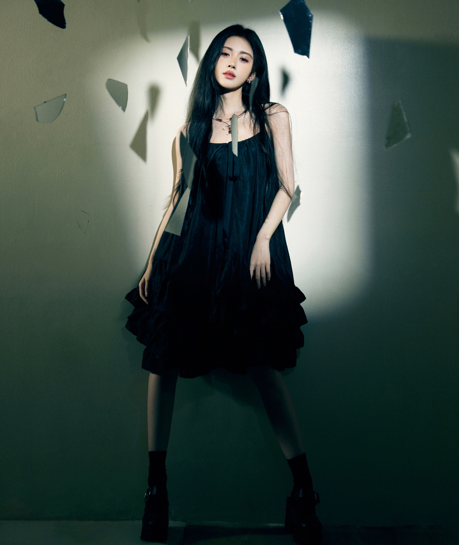 Dù chỉ cao 1,45 m Cúc Tịnh Y vẫn là ngôi sao có phong cách ấn tượng bậc nhất