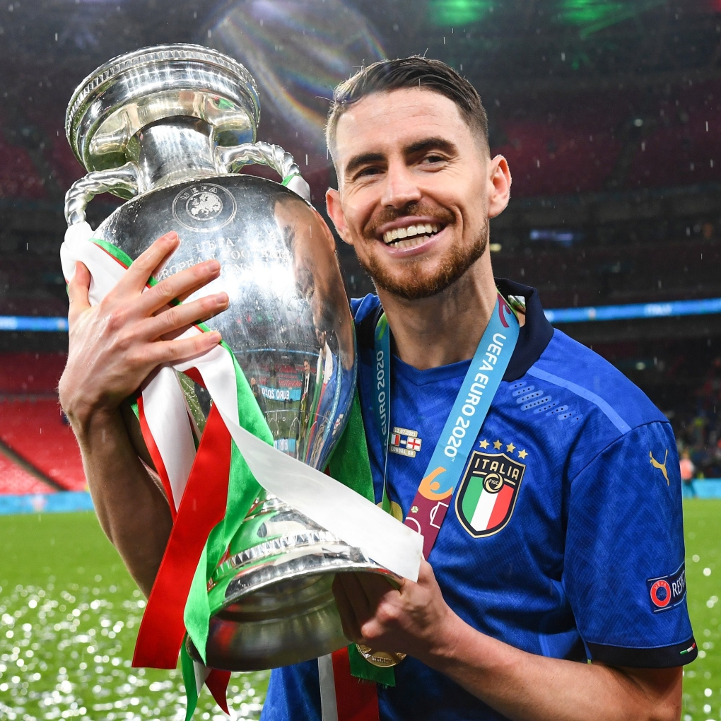 Jorginho là cầu thủ nổi tiếng, từng khoác áo nhiều đội bóng lớn và giành nhiều chức vô địch. Ảnh: X