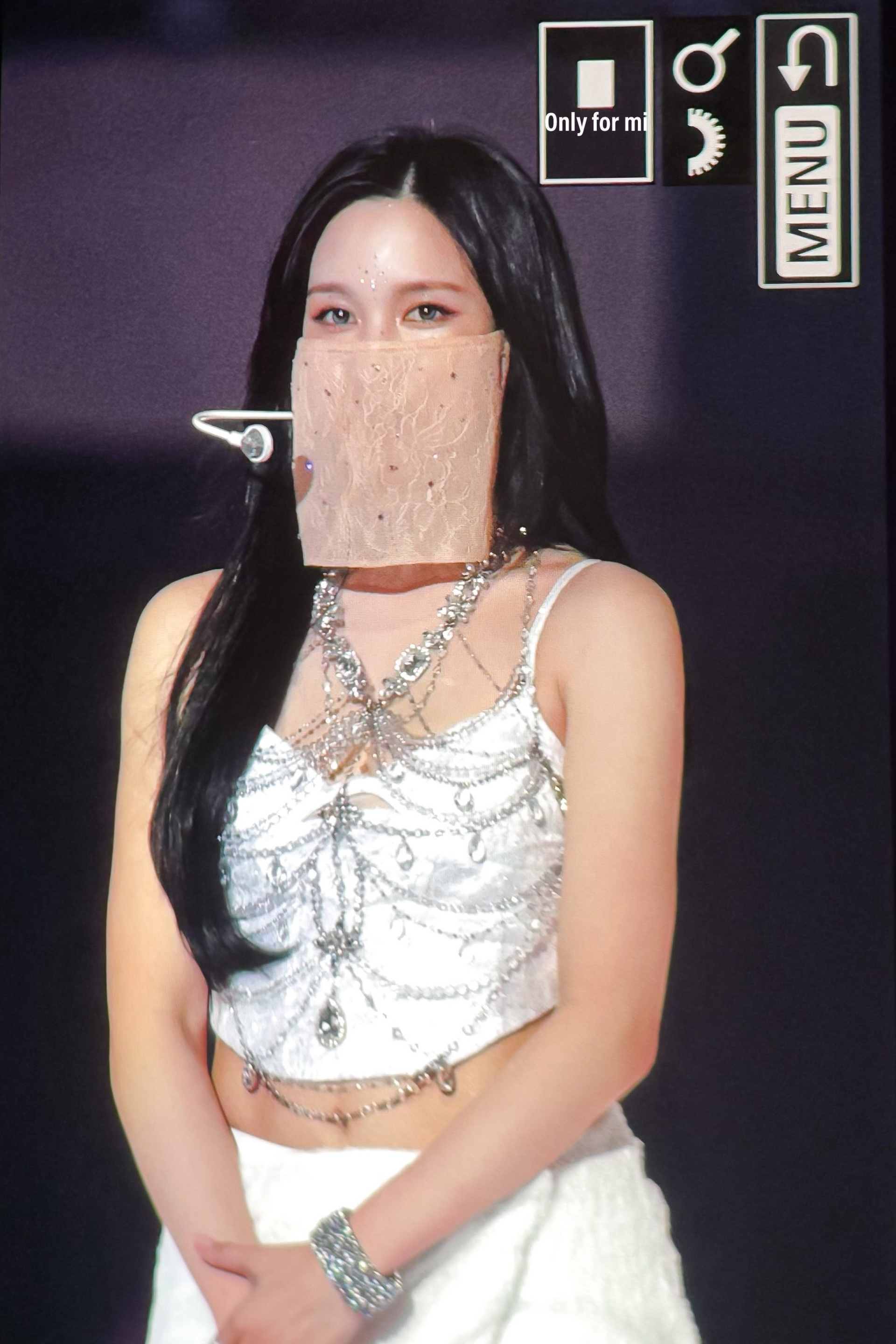 Nữ idol xinh đẹp giấu mặt toàn tập ở concert, fan tiếc tiền mua vé không thấy thần tượng, sự thật lại bất ngờ vô cùng