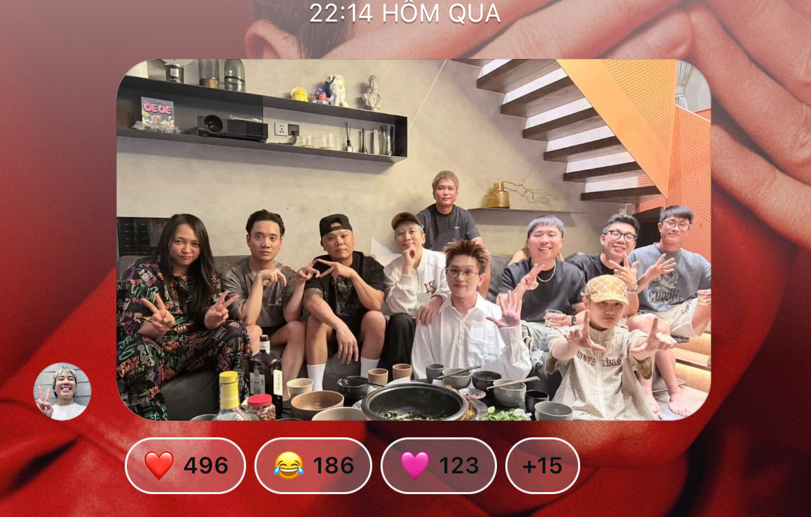 JustaTee lộ diện tại nhà riêng, anh ăn uống cùng với dàn bạn bè thân thiết 