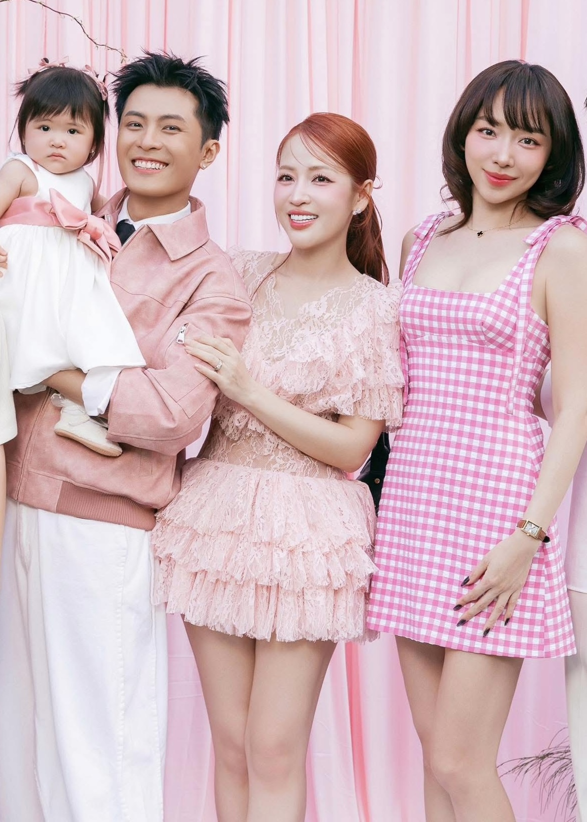 Tóc Tiên tươi rói ở tiệc sinh nhật con gái Puka - Gin Tuấn Kiệt (Ảnh Facebook).