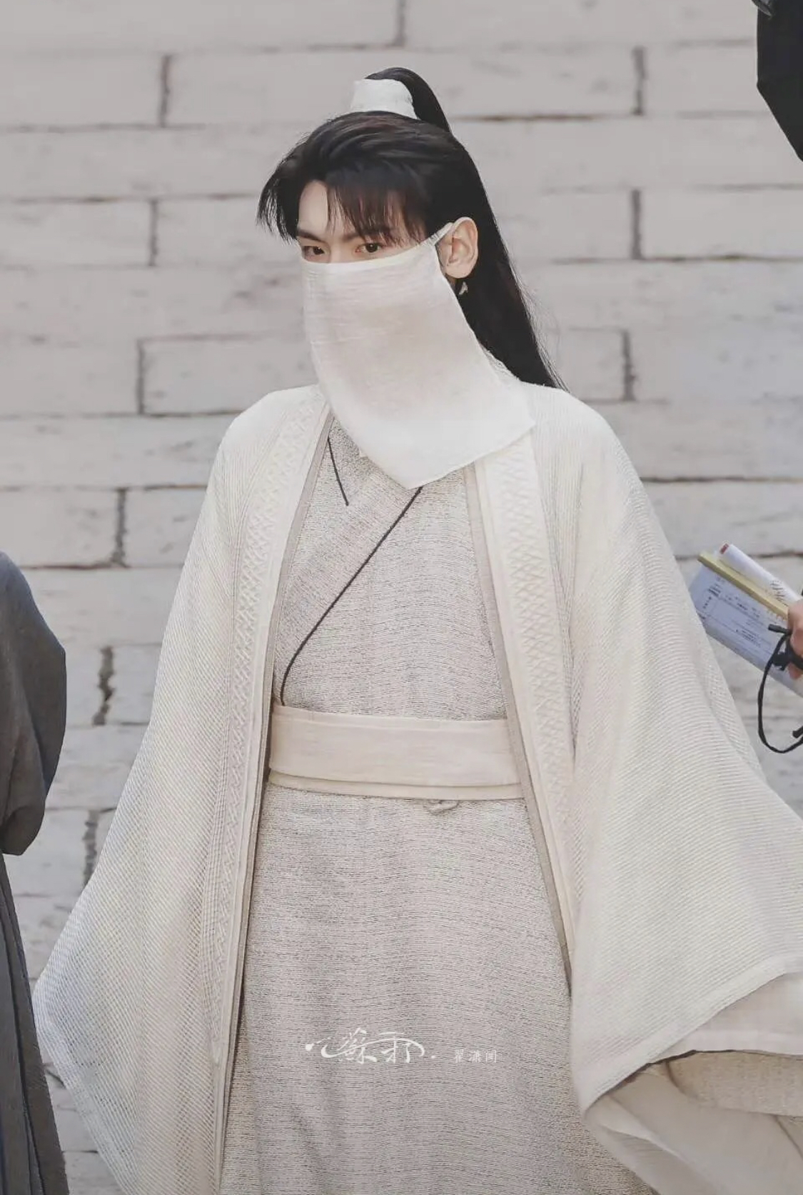 Chưa thấy mỹ nam cổ trang nào chán đời cỡ này: Mặc gì cũng xấu đến tận cùng, netizen đòi chôn cả bộ phim