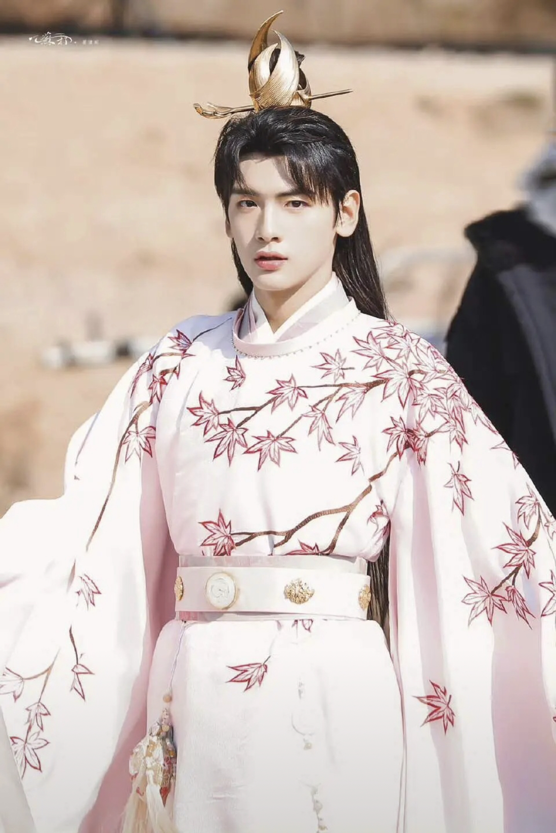 Chưa thấy mỹ nam cổ trang nào chán đời cỡ này: Mặc gì cũng xấu đến tận cùng, netizen đòi chôn cả bộ phim