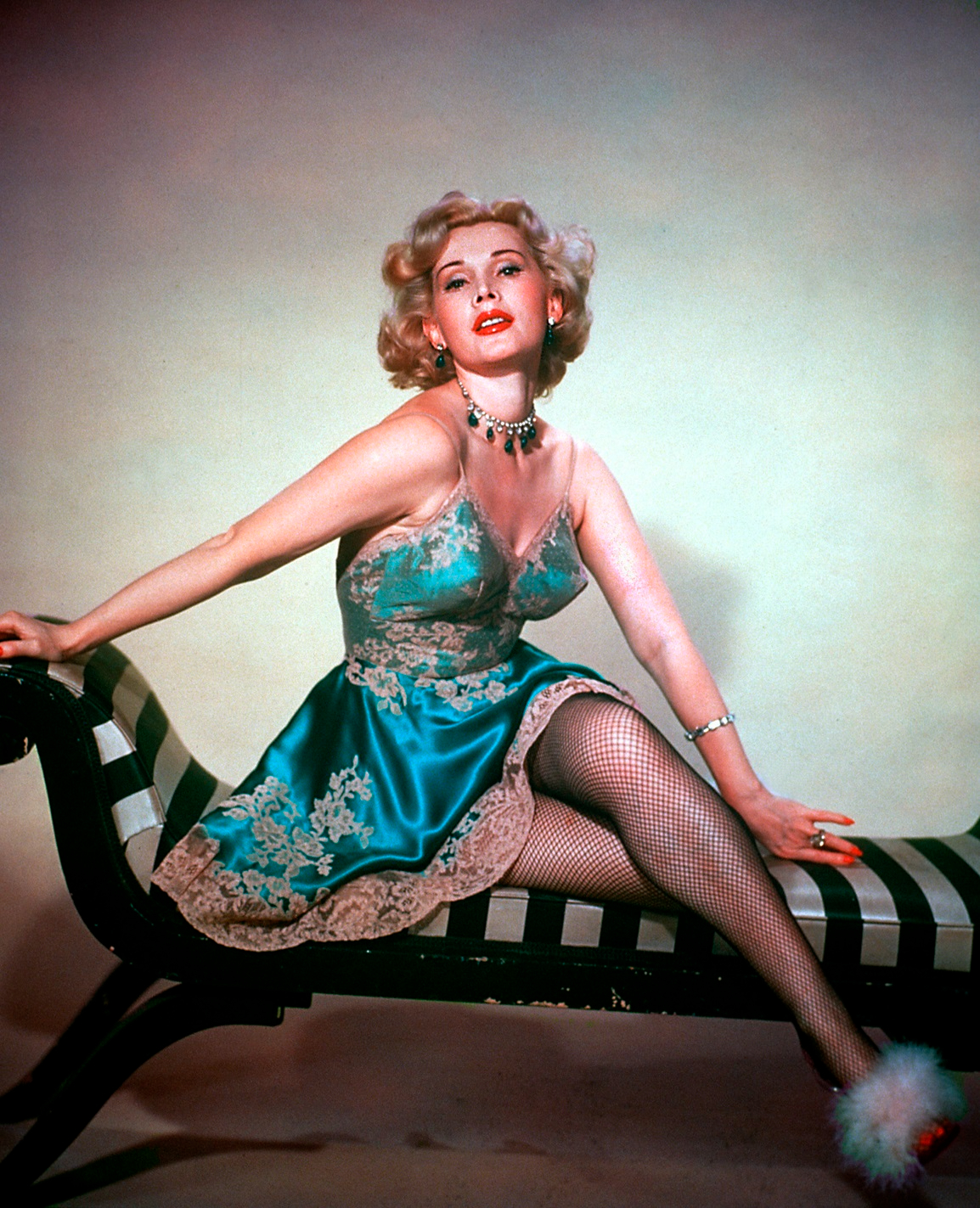 Cận cảnh nhan sắc kiêu sa của nàng Hoa hậu Hungary. Ảnh: Pinterest