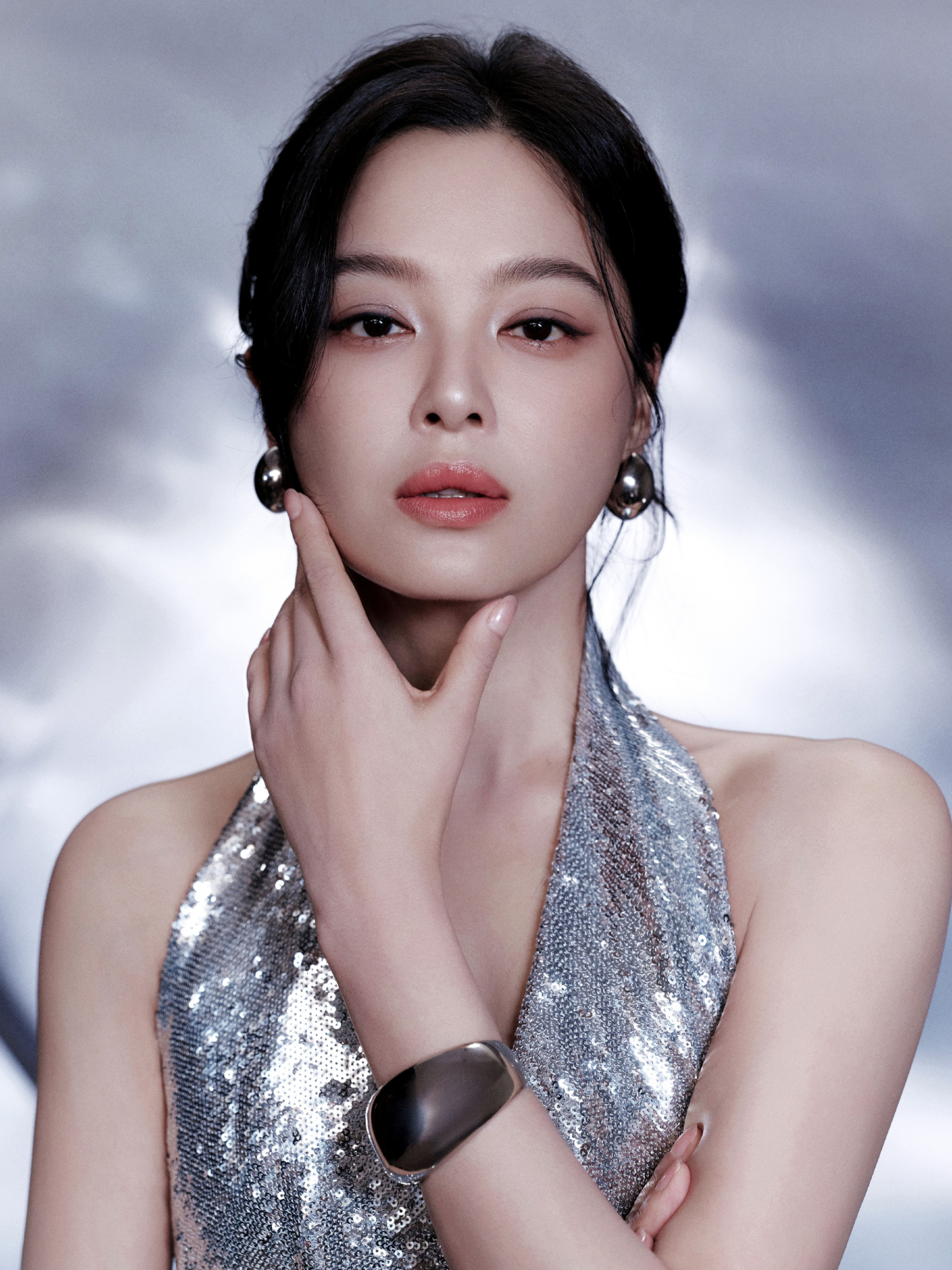 Tân Chỉ Lôi phải xin lỗi, cam kết rút kinh nghiệm sau khi hứng chỉ trích vì hành xử như bà hoàng, vô duyên với trợ lý. Ảnh: Sina.