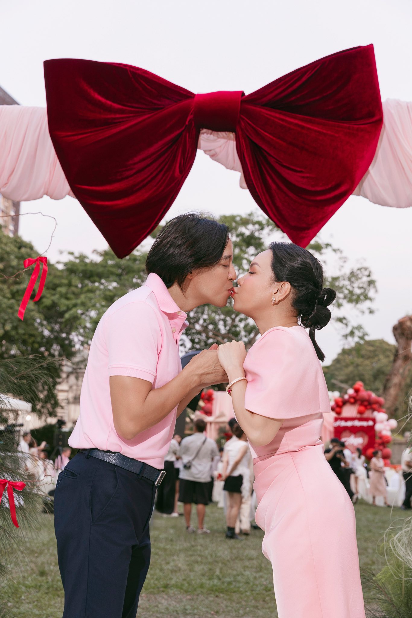 Vợ chồng Nghệ sĩ Việt Hương và Hoài Phương 