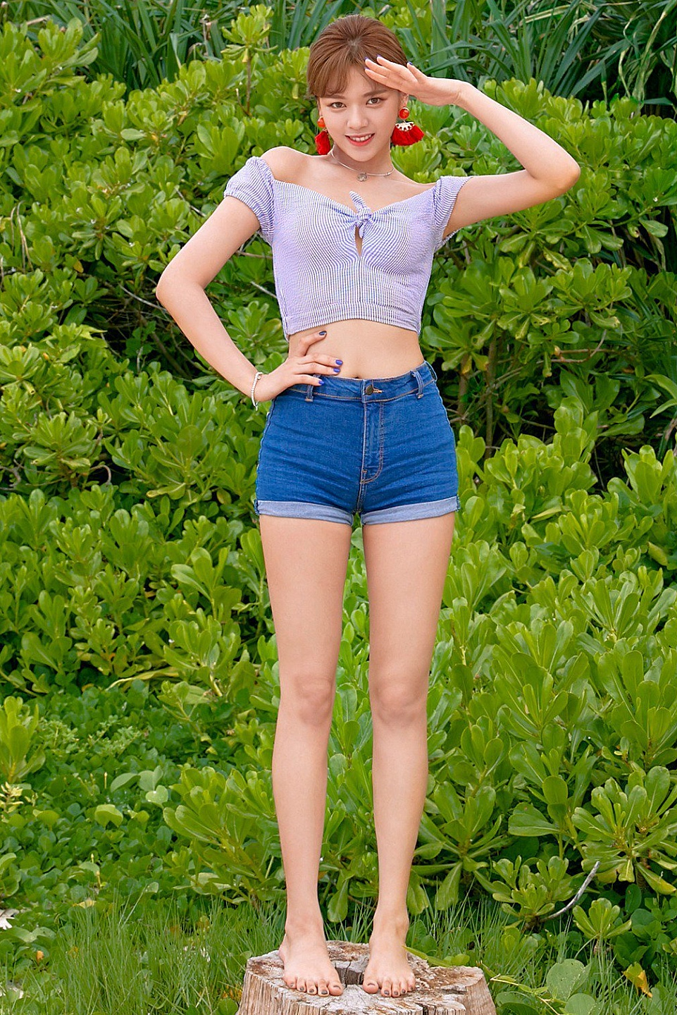 Jeongyeon có chiều cao khủng 1m69...