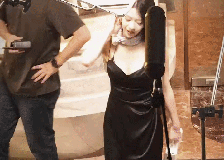 Nữ diễn viên khoe những đường cong quyến rũ