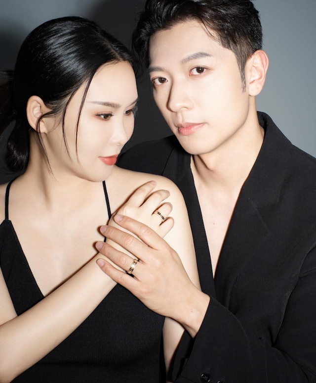 Vợ Cao Quân Hiền bị điều tra, phong tỏa tài sản vì cáo buộc thao túng, thổi phồng giá cổ phiếu nhằm trục lợi bất chính. Ảnh: HK01.