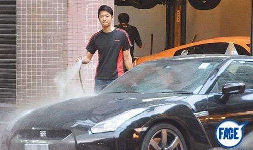 Cao Quân Hiền từng đi rửa xe...