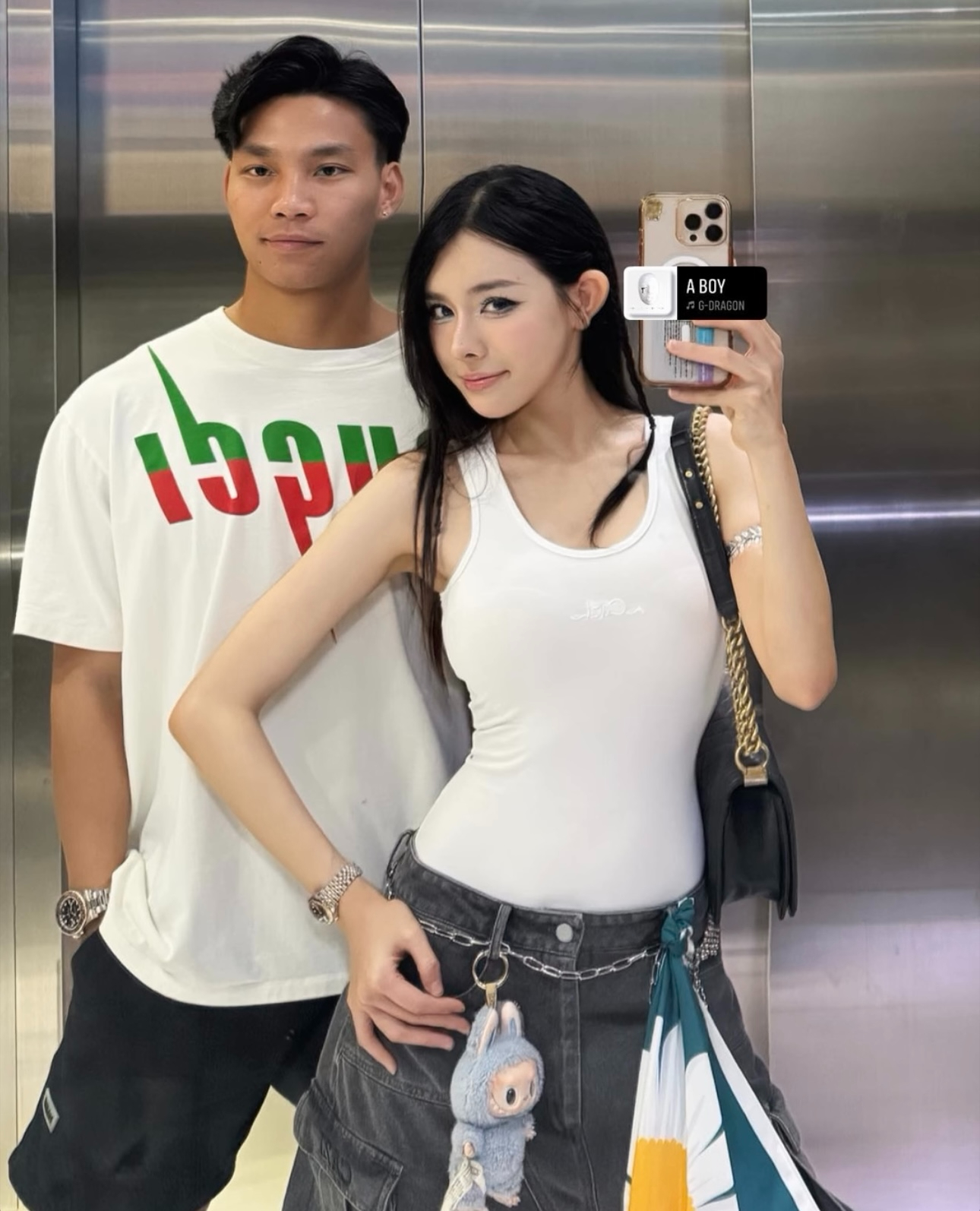 Còn đây là ảnh tự đăng (Ảnh: FBNV)