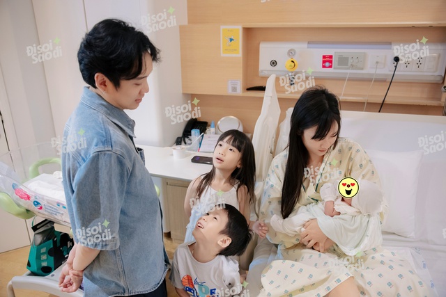   JustaTee còn hài hước thừa nhận ghép ảnh đưa bà xã Trâm Anh đi sinh con.   