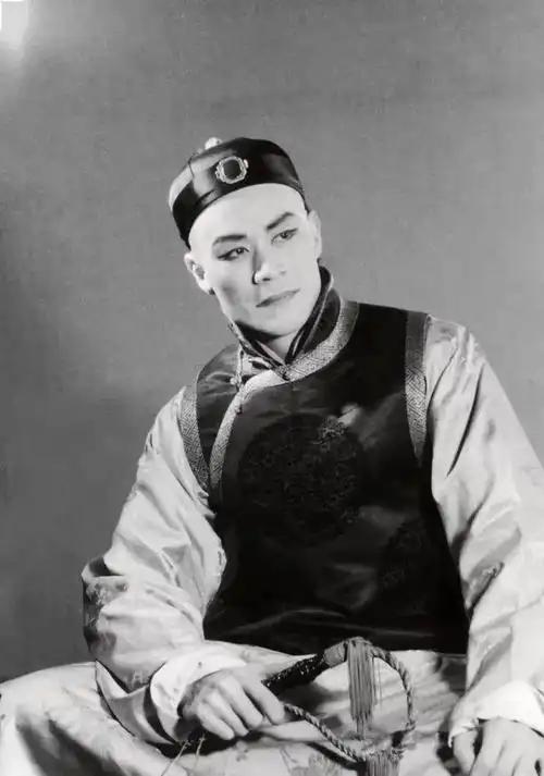 Vương Nhuận Sâm là diễn viên của Quốc Dân Đảng nhưng thực tế là điệp viên ngầm