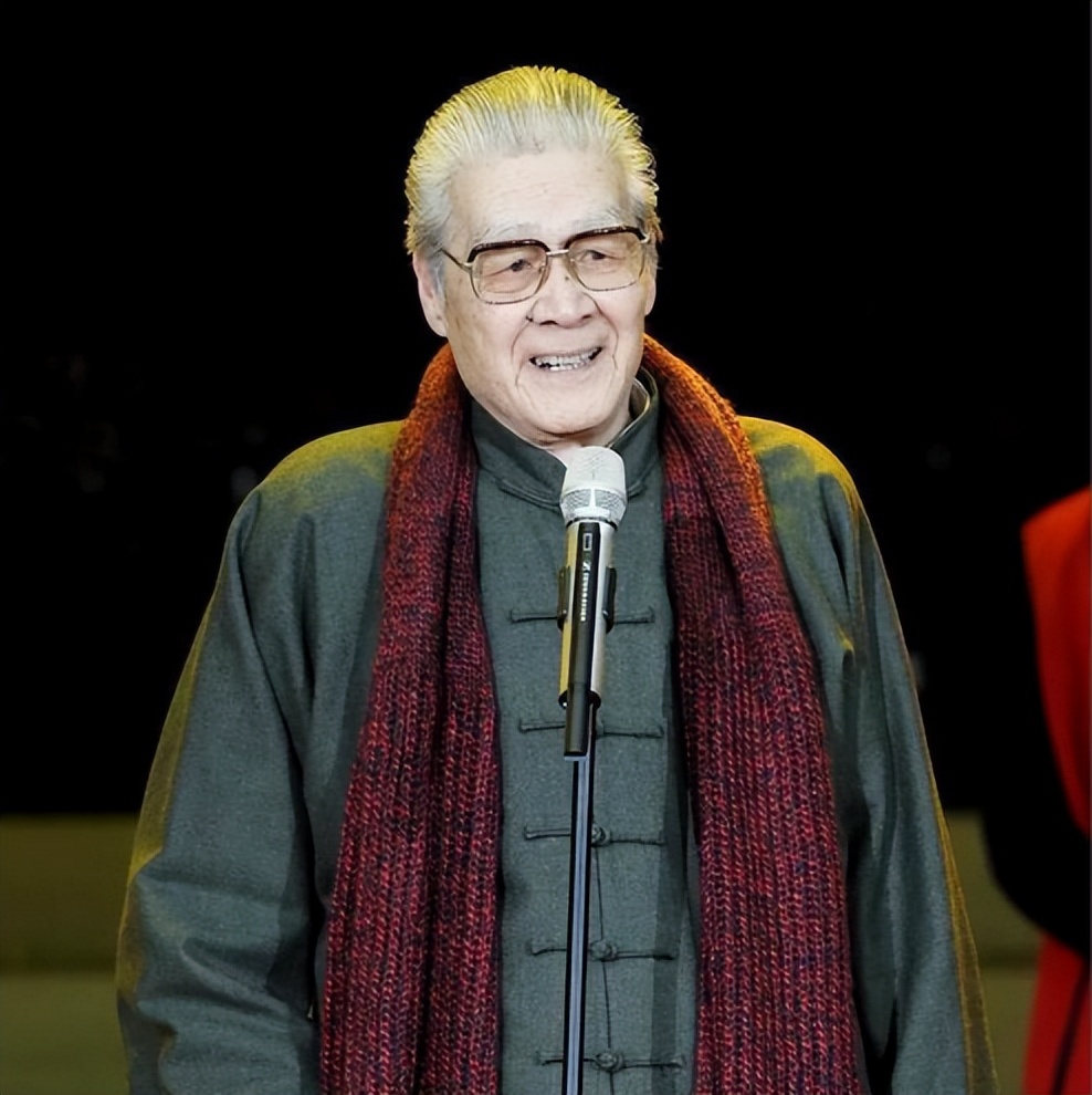 Ông nhận được huy chương cao quý