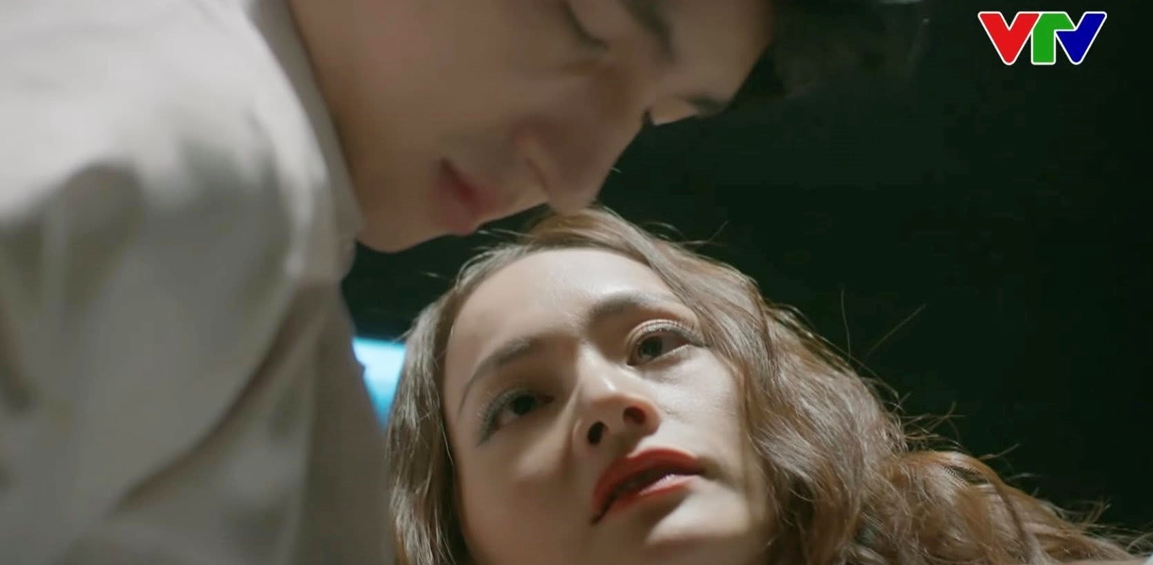 Kiều Thơ cũng có những hành động khó hiểu