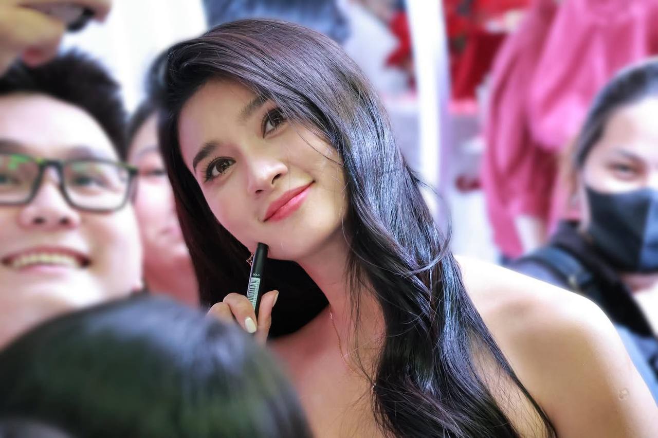 Kim Tuyến cứ xuất hiện là lại có 1 tạo hình xuất sắc. (Ảnh: Threads)