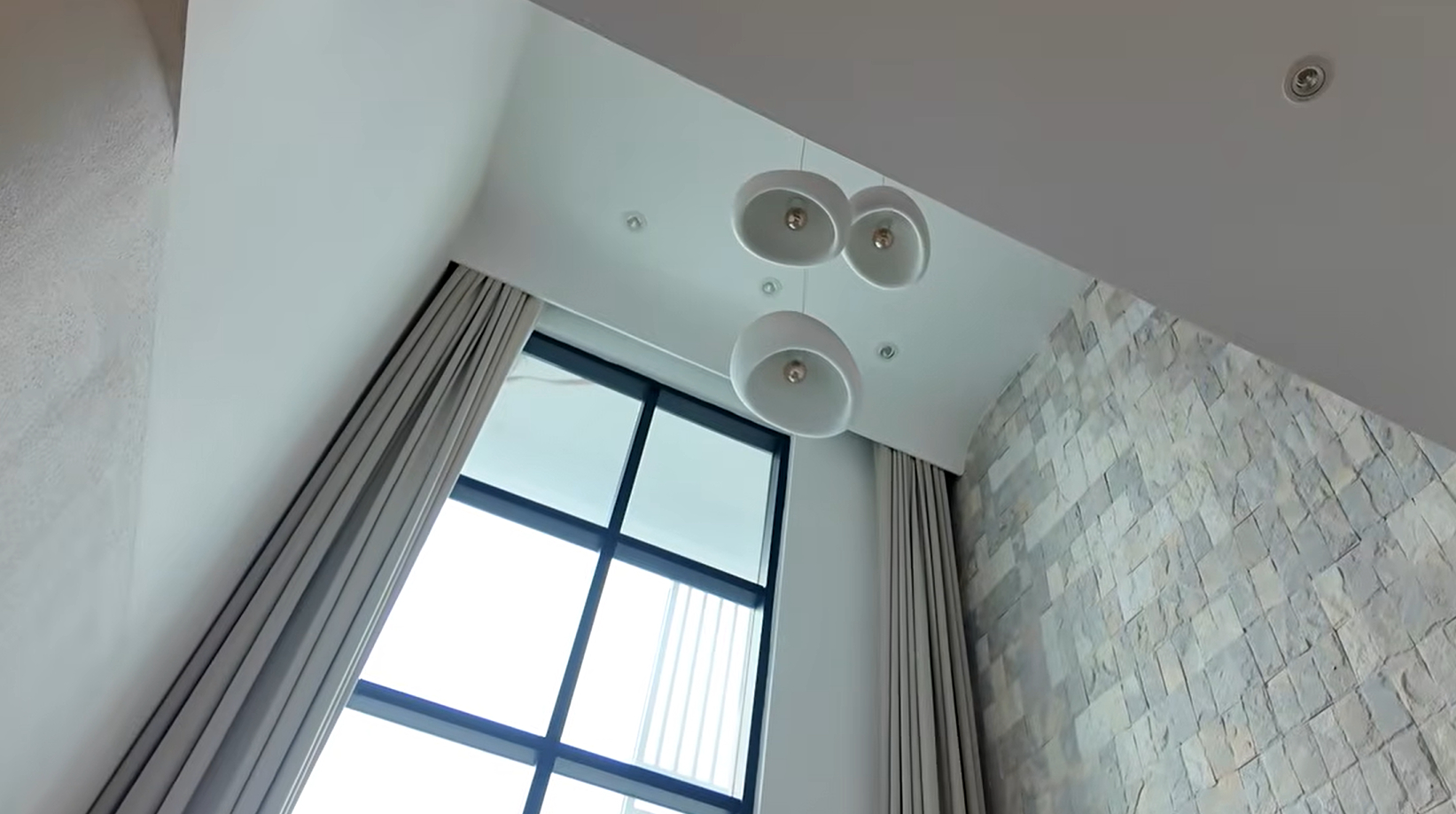 Rapper Vbiz và vợ có tin vui sau 1 tháng làm đám hỏi