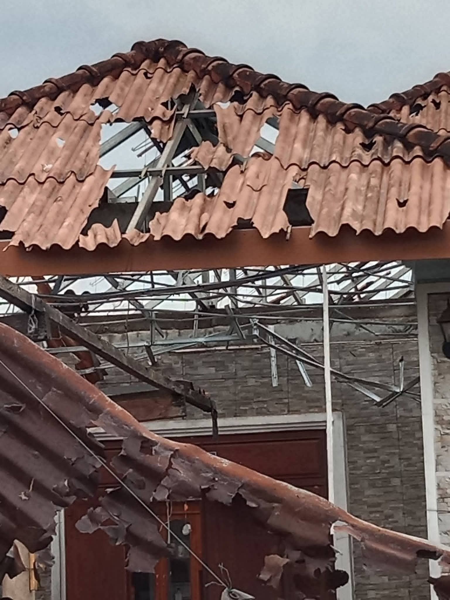 Mưa đá dội xuống Viêng Chăn: Hàng nghìn mái nhà bị 