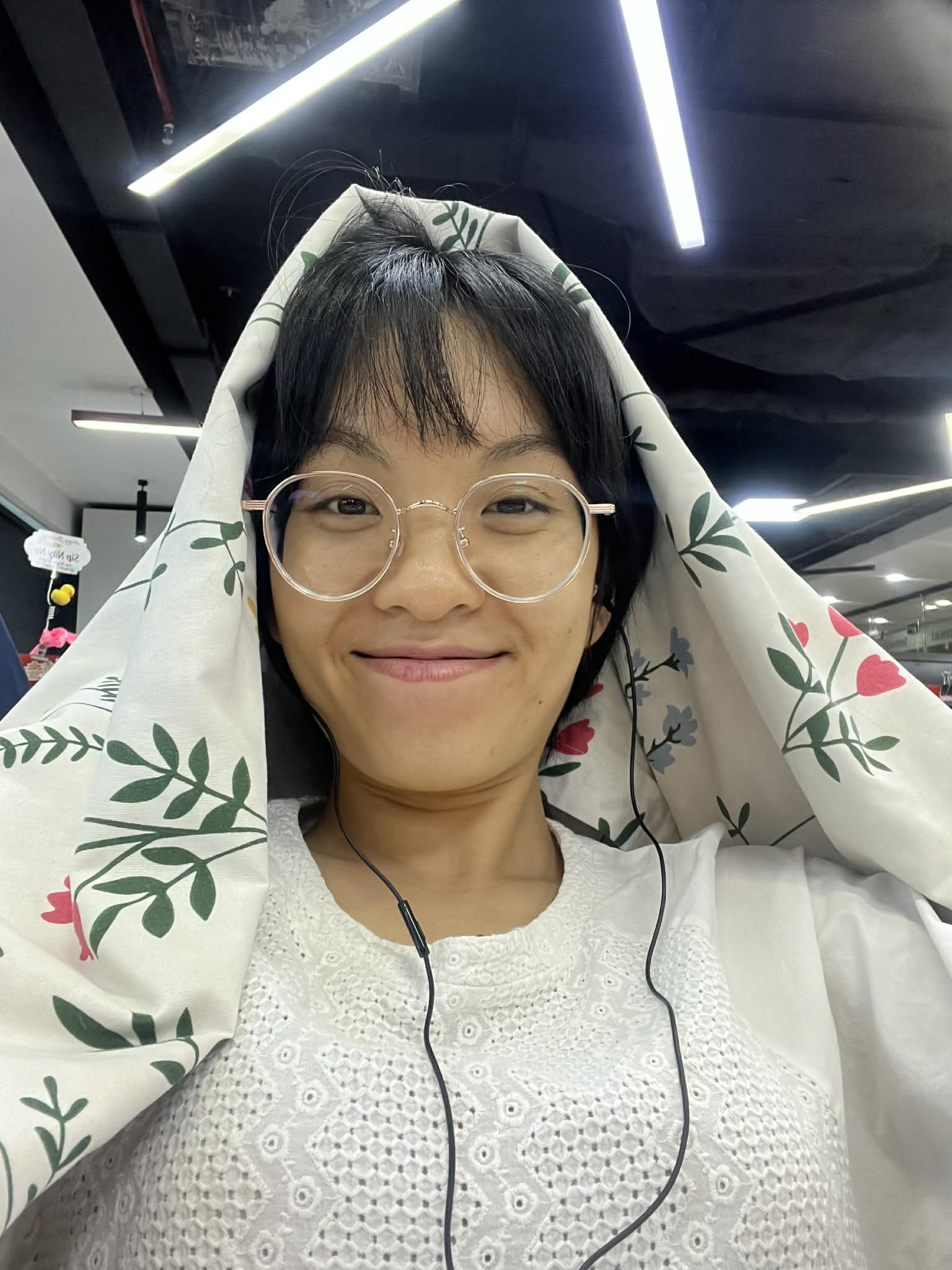 Ly cho biết thời điểm ăn thô, dù cố gắng nhưng chưa thấy đẹp hơn mà thậm chí còn nhận ra da vàng hơn, dễ ốm vặt hơn