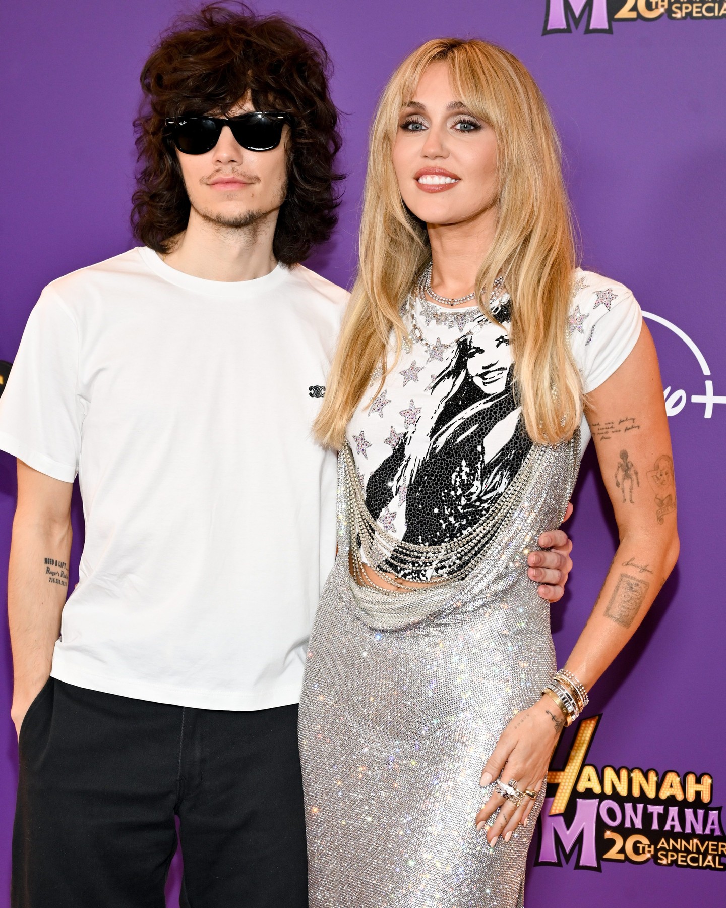 Miley Cyrus hạnh phúc bên hôn phu Maxx Morando...