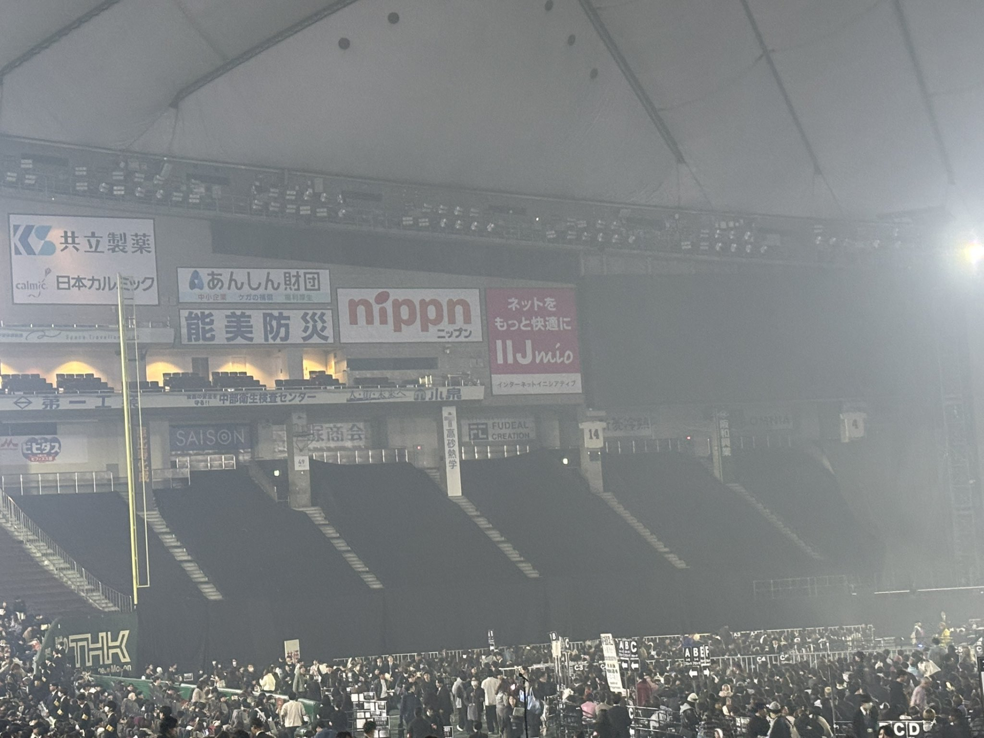 Phân tích nhóm nữ bị ghét nhất Kpop: Concert 80.000 người trống hoác cả khoảng SVĐ, làm gì cũng bị nghi ngờ