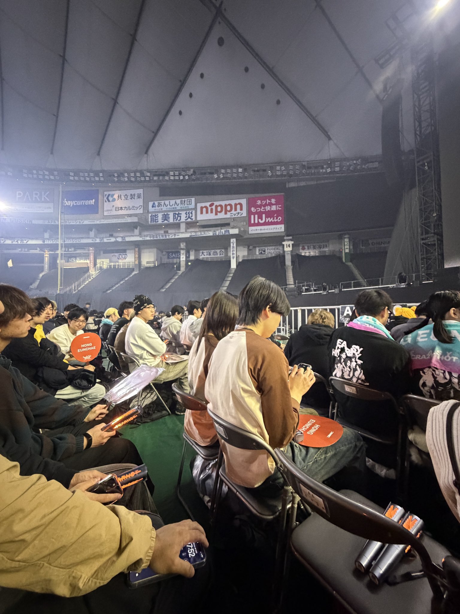 Có người nhận định nếu xét theo quy mô, việc để trống hàng chục nghìn ghế là dấu hiệu cho thấy khả năng lấp đầy chưa tương xứng như kỳ vọng (Nguồn: X)