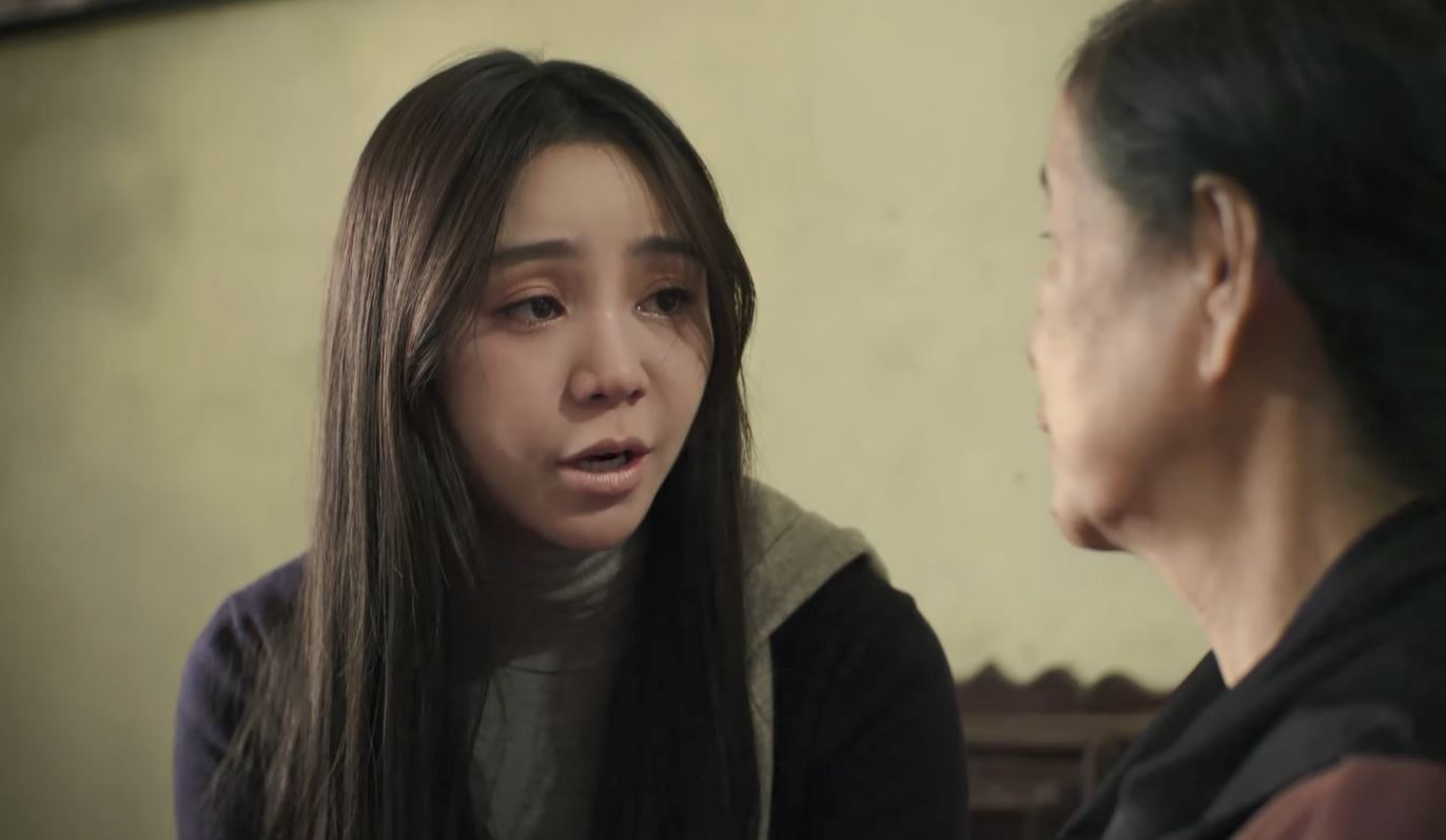 Khán giả cho rằng cô trang điểm lố