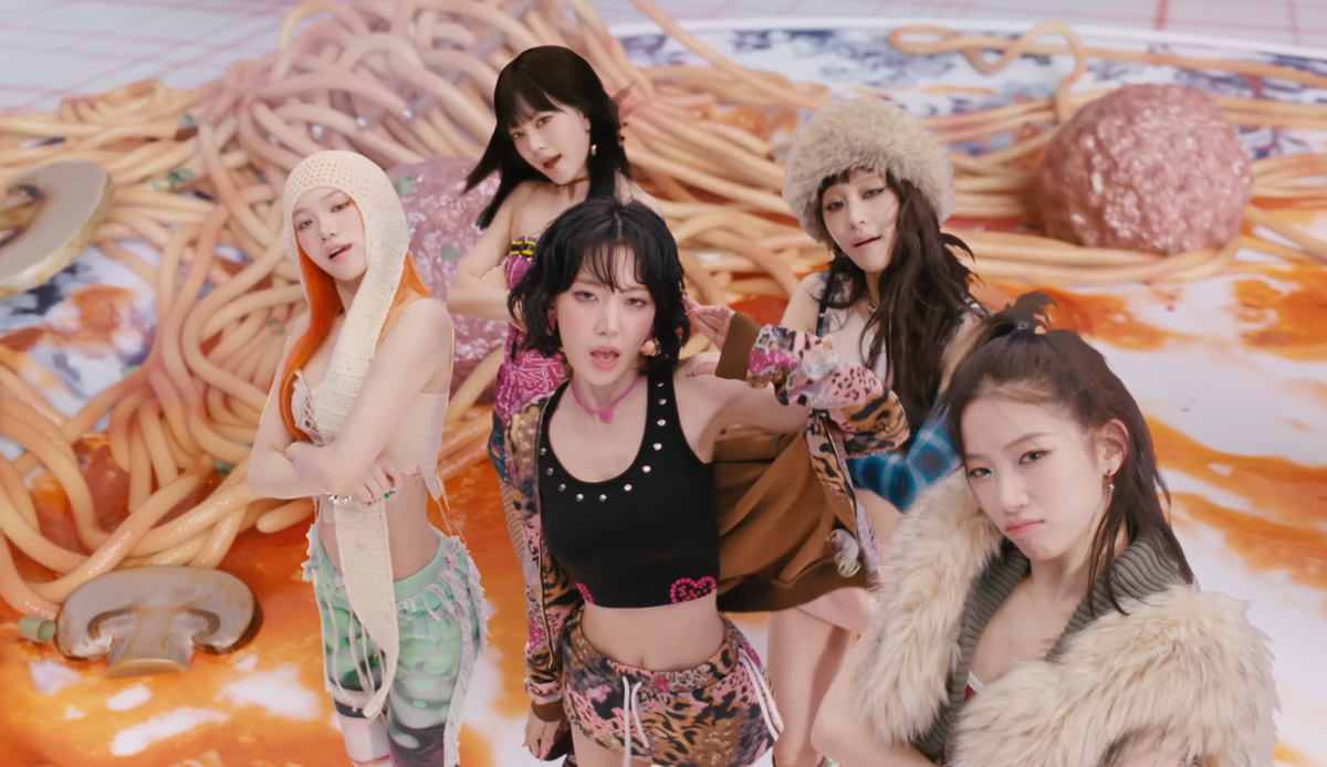 LE SSERAFIM đang đối mặt với bài toán về độ ổn định: fandom đông fanboy nên không quá hùng mạnh và trung thành, trong khi âm nhạc lẫn hình ảnh lại thiếu những cú hích đủ mạnh để viral (Ảnh: Soompi)