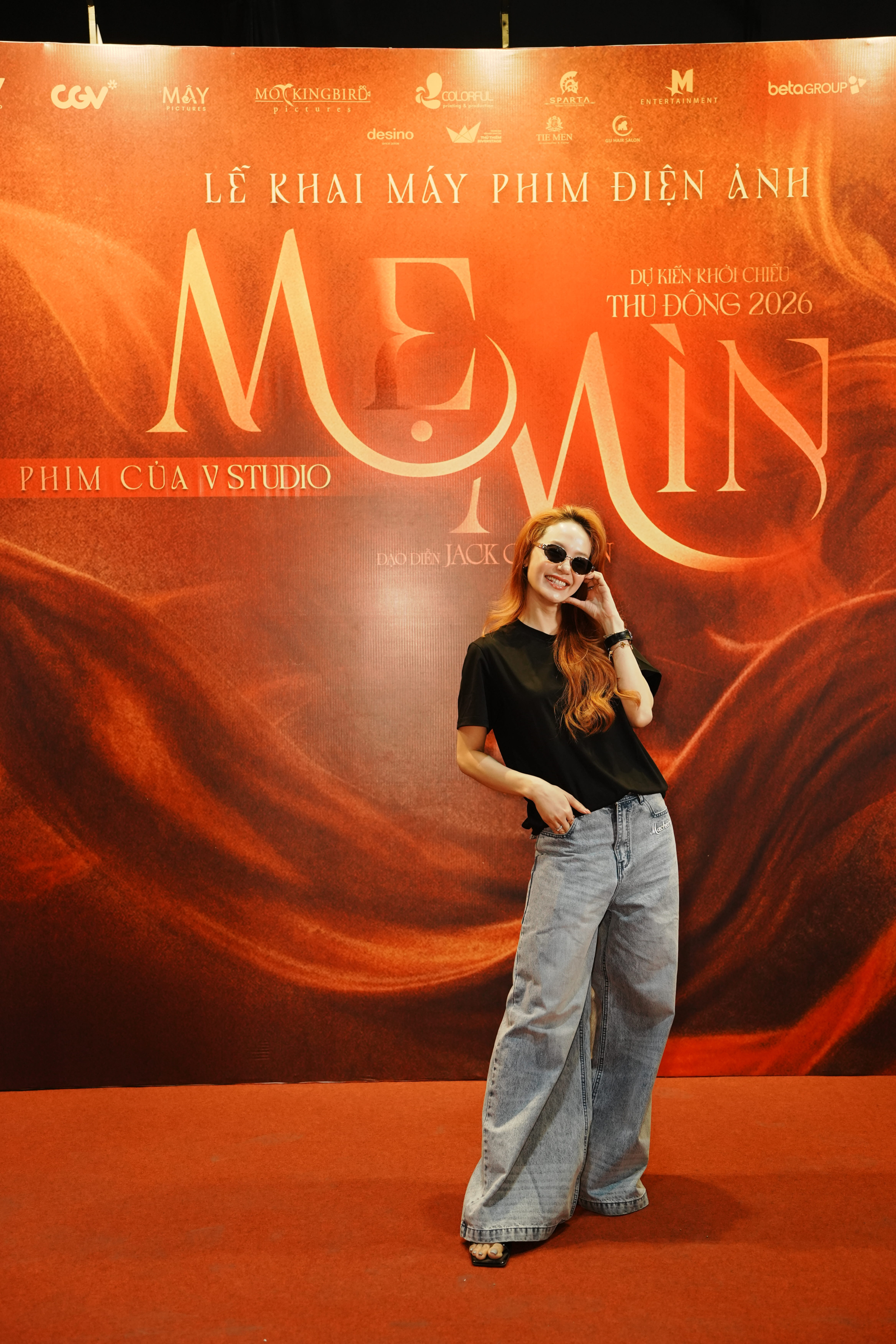 Minh Hằng đã làm gì với gương mặt của mình vậy?