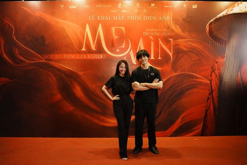 Minh Hằng đã làm gì với gương mặt của mình vậy?