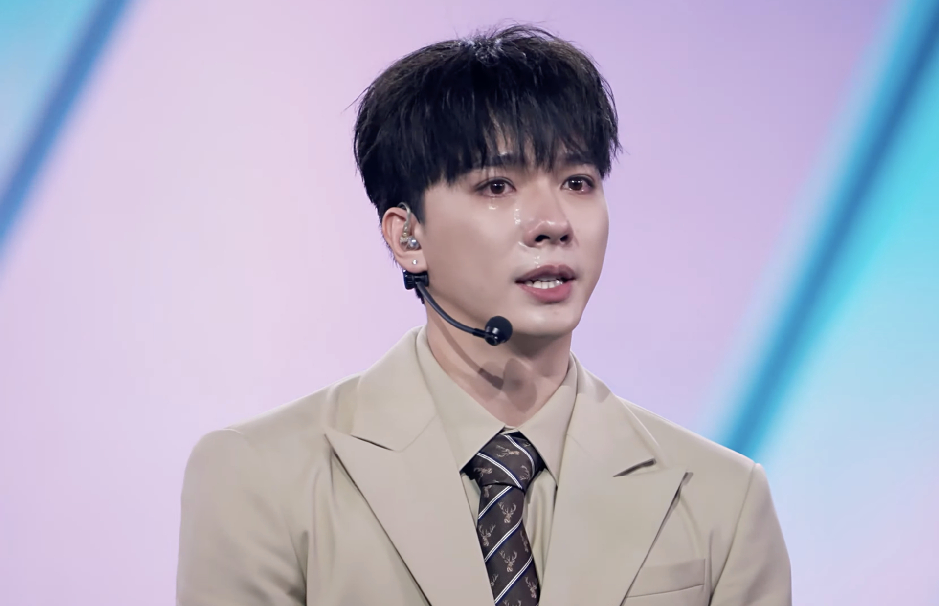 Hải Nam từng phải lên tiếng làm rõ những tin đồn và xin lỗi Jun Vũ sau khi drama tình ái bùng nổ