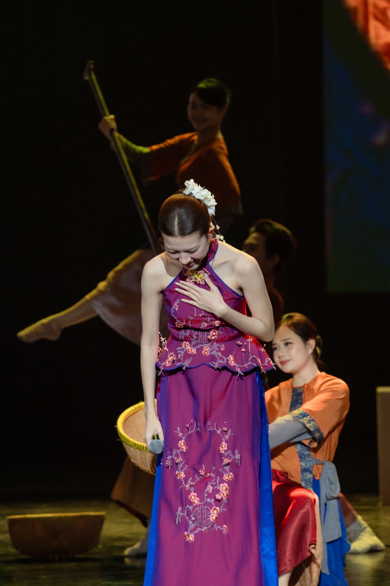 Đây là lần đầu cô lộ diện sau khi công ty lên tiếng về lùm xùm đời tư 