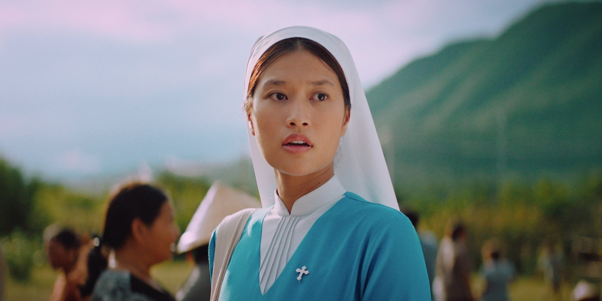 Trong Hẹn em ngày nhật thực, Khương Lê đảm nhận vai Thiên - chàng trai ngoại đạo làm nghề sửa điện. Ảnh: Tổng hợp