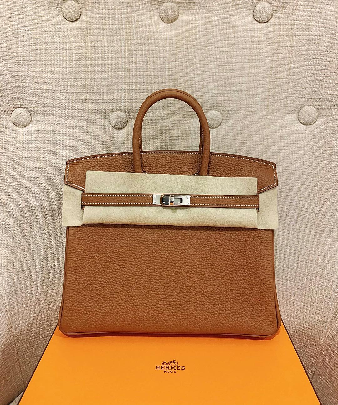 20 năm trước đã xách Herme, đi Rolls - Royce: Meo Meo làm nghề gì mà giàu quá vậy?