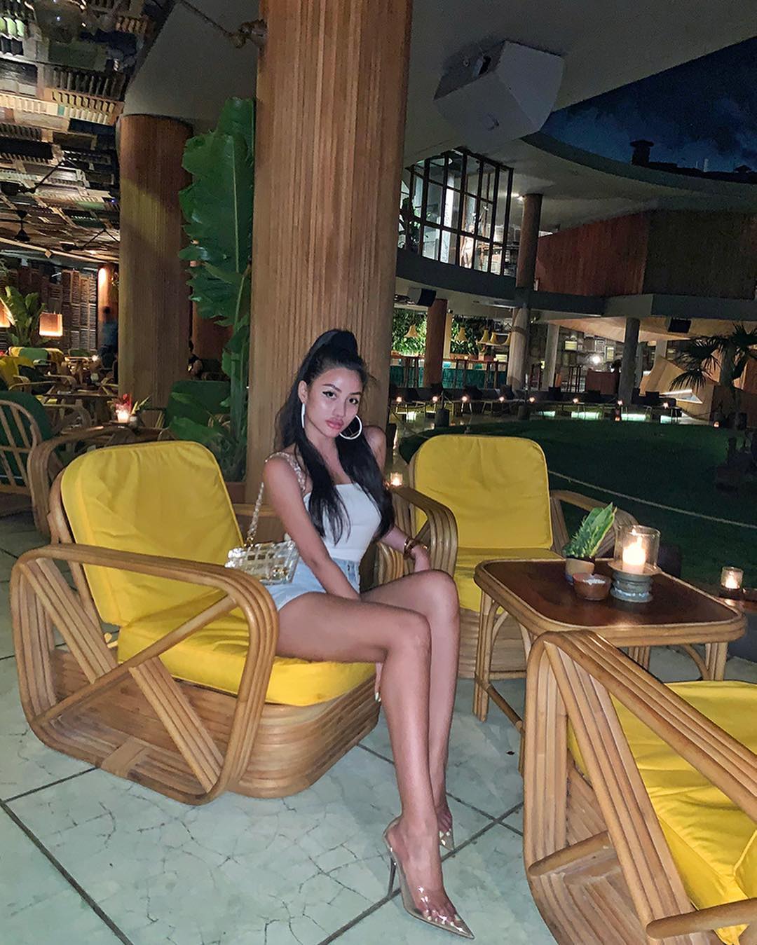 20 năm trước đã xách Herme, đi Rolls - Royce: Meo Meo làm nghề gì mà giàu quá vậy?