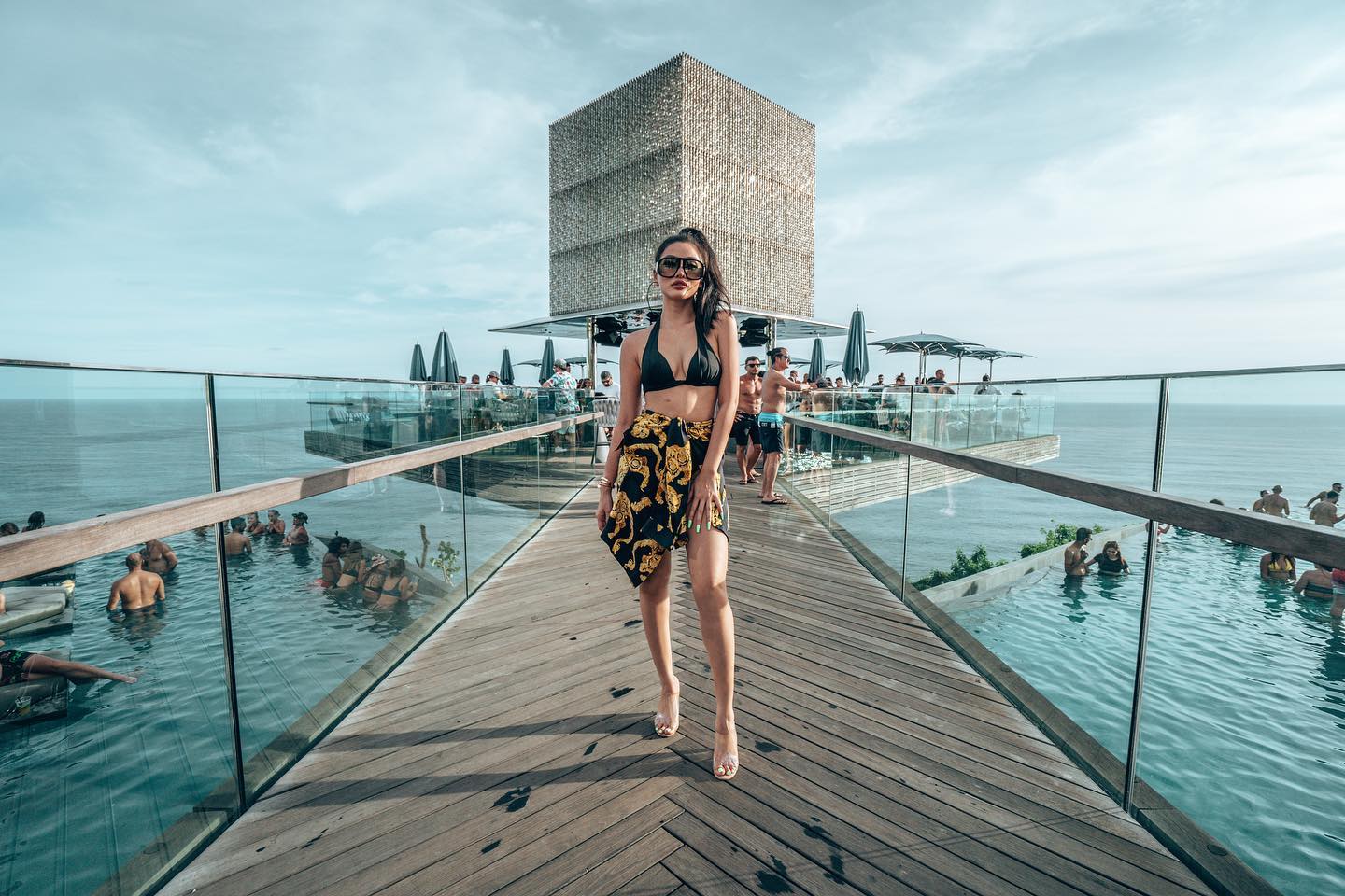 20 năm trước đã xách Herme, đi Rolls - Royce: Meo Meo làm nghề gì mà giàu quá vậy?