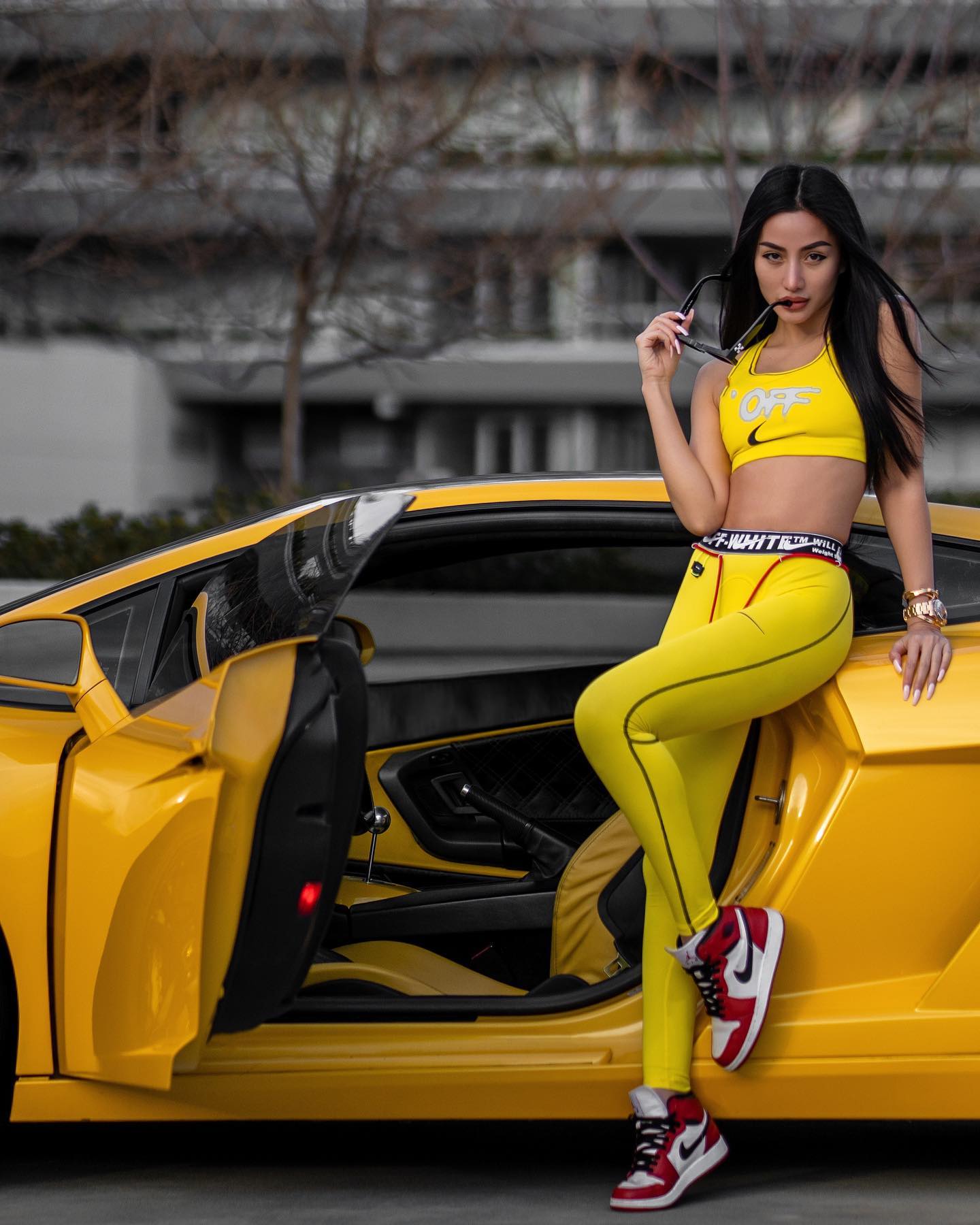 Ảnh chụp với siêu xe cũng rất nhiều