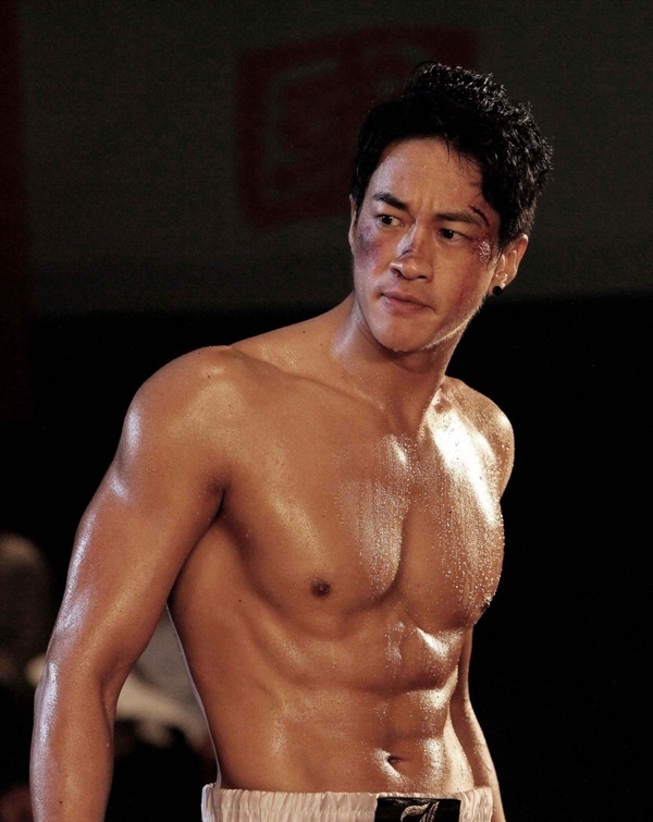 Với gương mặt điển trai nam tính, chiều cao 1,86 m và body cơ bắp, Hà Nhuận Đông dễ dàng hóa thân thành 