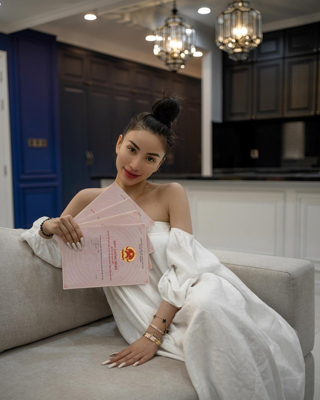 Có lúc Meo Meo lại khoe ảnh sổ đỏ cả tệp