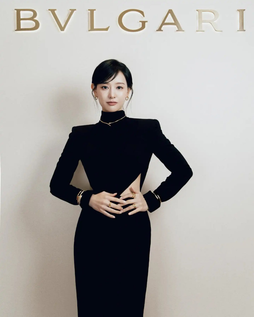 Kim Ji Won liên tục khiến khán giả chú ý: Chuyện gì xảy ra với nhan sắc từng