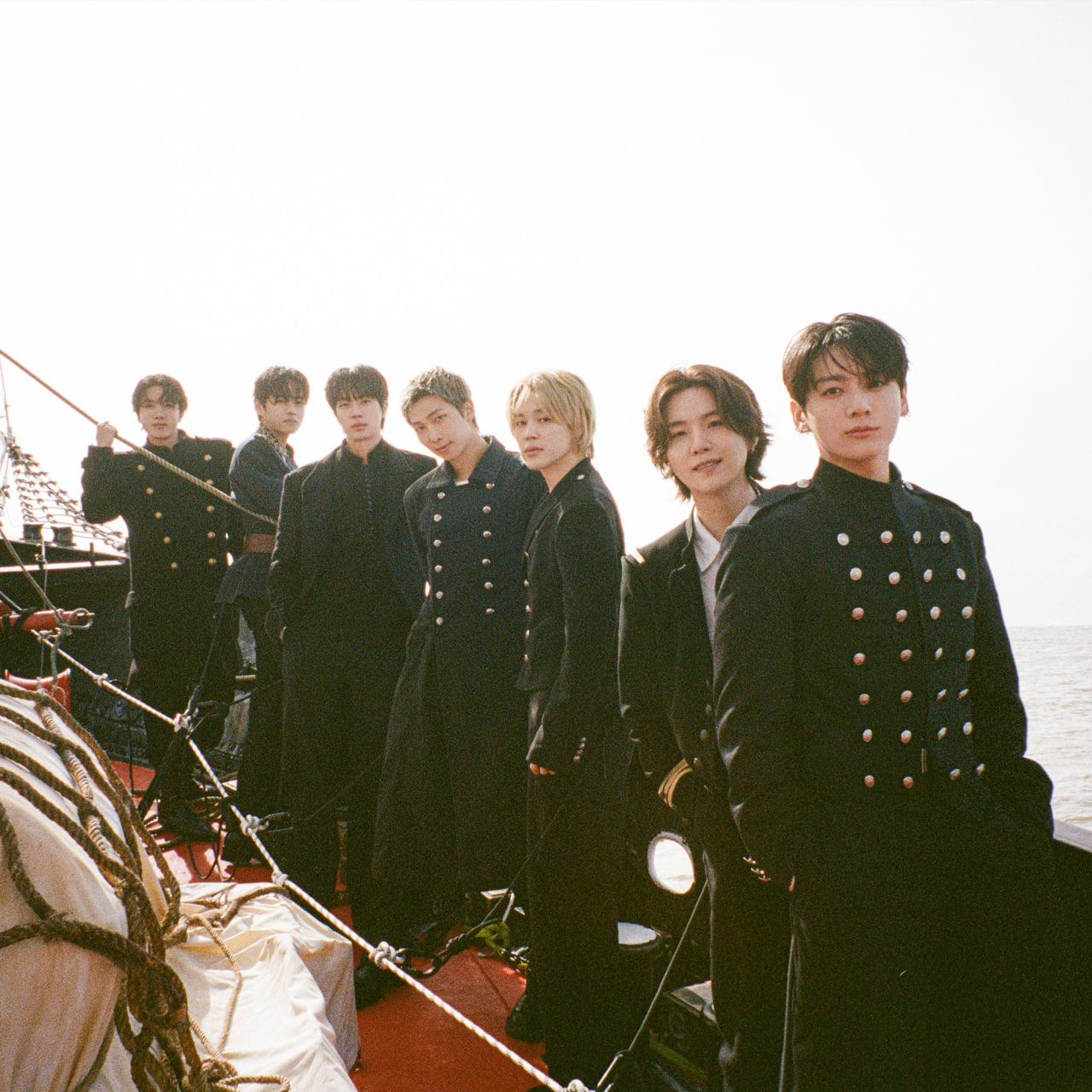 SWIM là ca khúc chủ đề trong album ARIRANG (Ảnh:X)