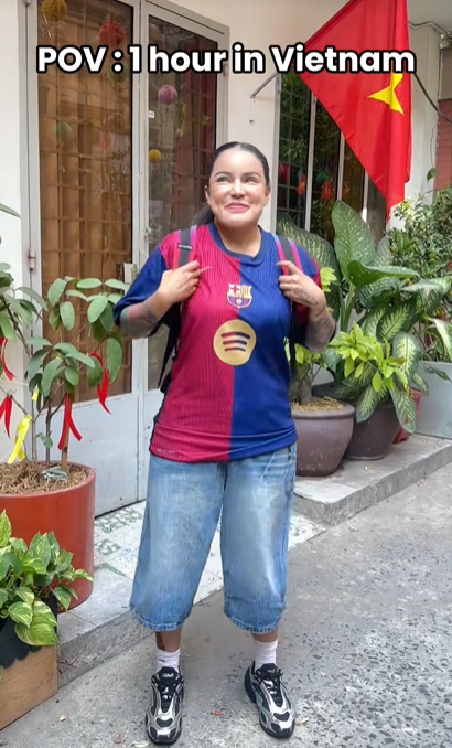 Cô gái Thái Lan xăm trổ sau 7 ngày nhập cảnh Việt Nam bị 