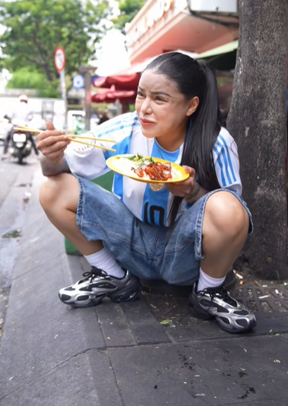 Đến ăn cơm tấm vỉa hè cũng đều trải nghiệm đủ!