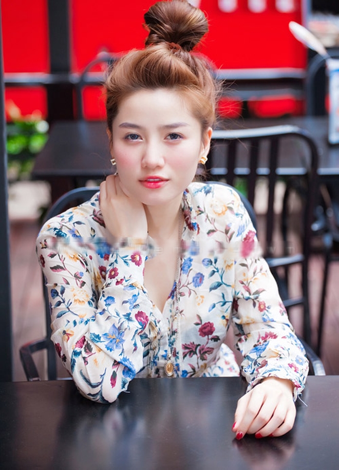 Khi đang ở thời kỳ nổi tiếng, Meo Meo vướng tin đồn tình cảm với một thiếu gia.