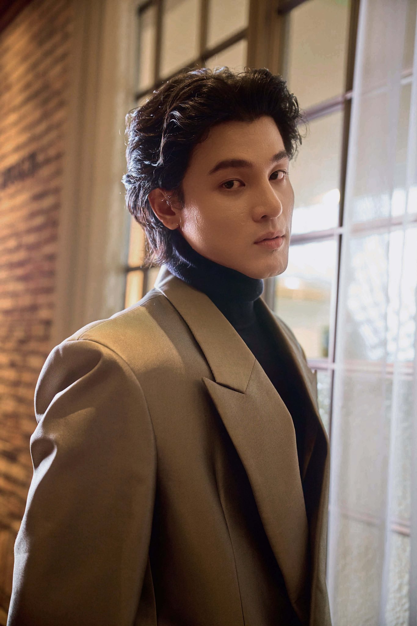 Khương Lê sở hữu nhiều lợi thế để trở thành nam thần màn ảnh mới