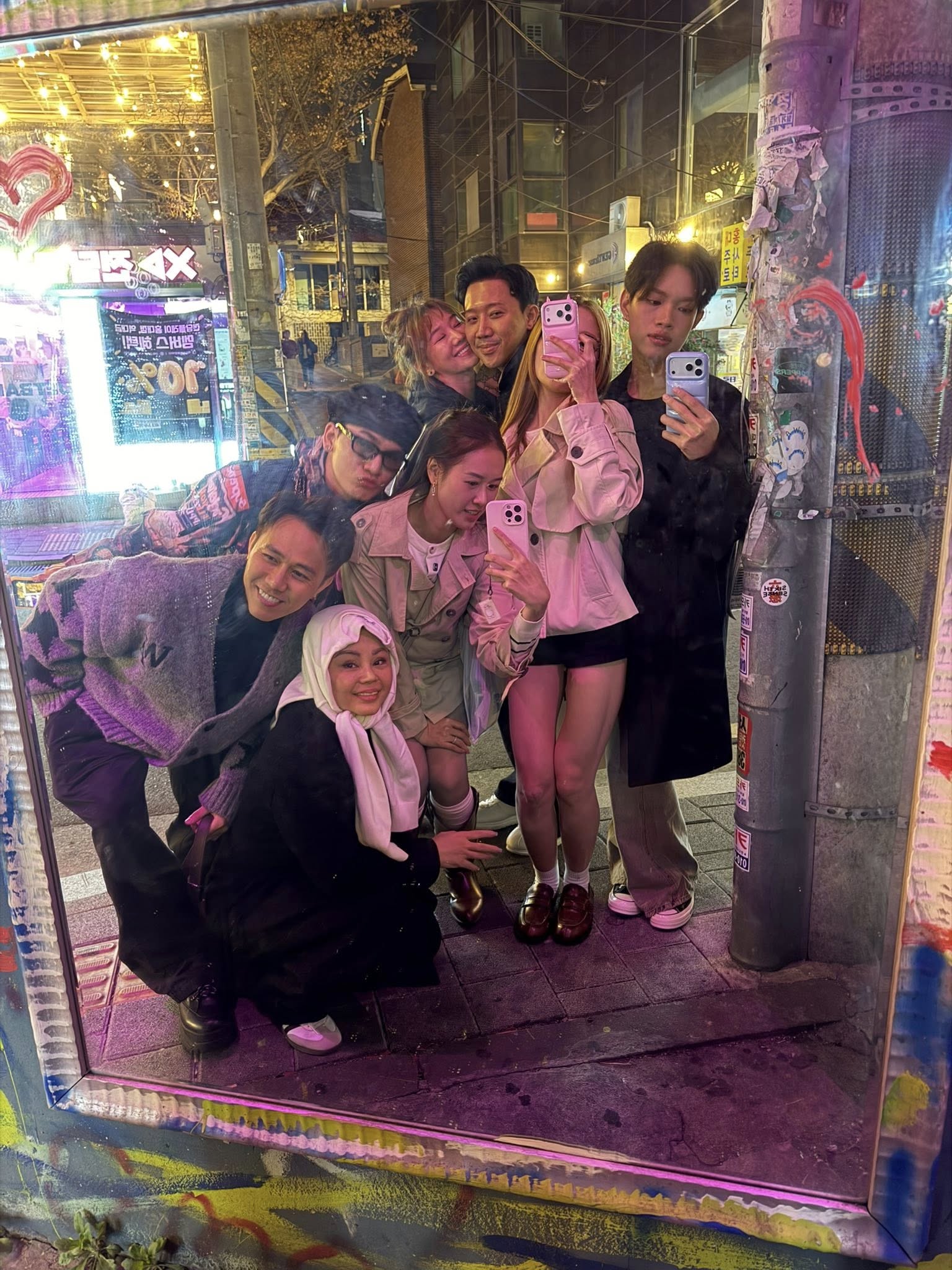 Có thể thấy số lượng thành viên trong hội đã giảm, tuy nhiên có thể các nghệ sĩ vì lịch trình riêng nên không thể tham gia nhiều như trước kia 