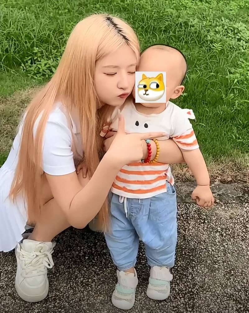 “Nàng thơ” sinh con với thiếu gia không được nhìn nhận, muốn gửi ảnh con thì bị chặn